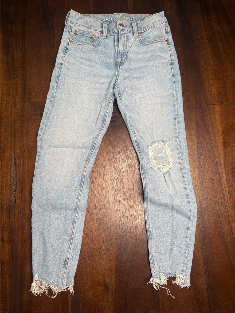 American Eagle Distressed Light Wash Skinny Jeans Size 4 Short
